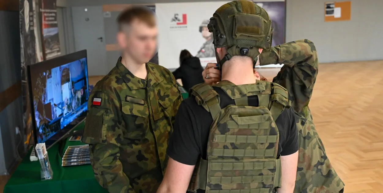Polacy o powrocie obowiązkowej służby