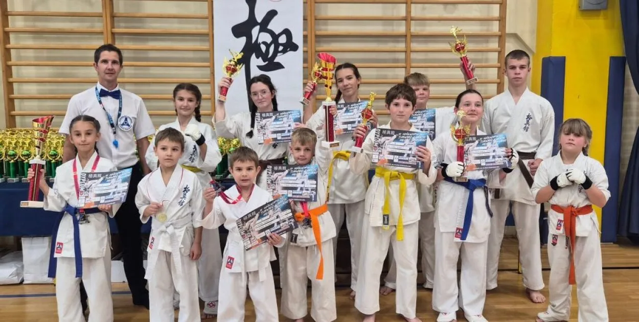 Aż 16 medali dla Orawskiej Szkoły Karate na jednych zawodach